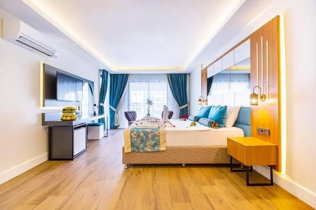 Standart Oda, Kara veya Havuz Manzaralı, Balkonlu