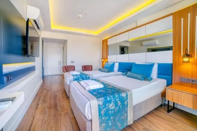 Standart Oda, Kara veya Havuz Manzaralı, Balkonlu