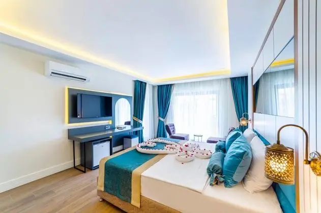 Standart Oda, Kara veya Havuz Manzaralı, Balkonlu