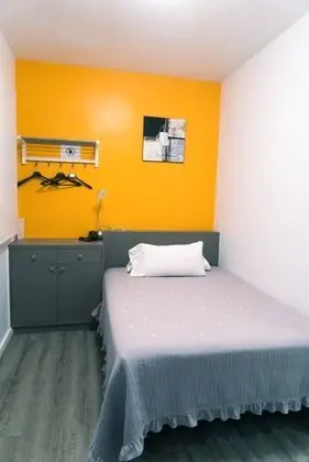 Büyük Yataklı Tek Kişilik Oda