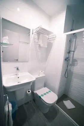 Büyük Yataklı Tek Kişilik Oda