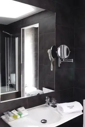 Büyük Yataklı Tek Kişilik Oda