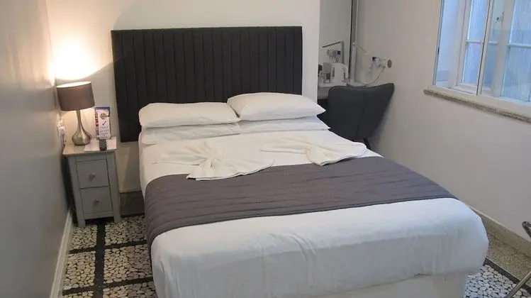 Basic Tek Büyük Yataklı Oda, Ortak Banyo