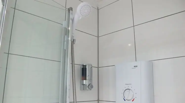 Basic Tek Büyük Yataklı Oda, Ortak Banyo