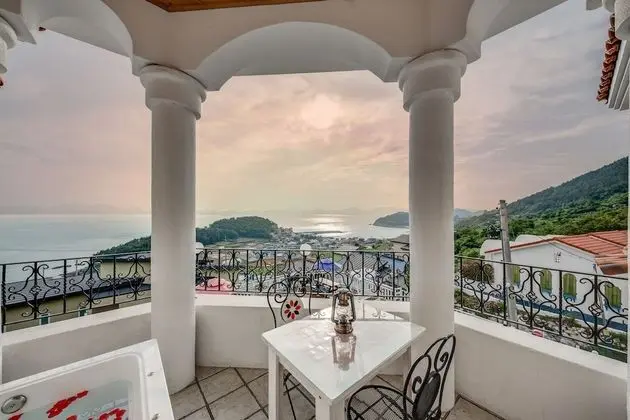 Oda, Jakuzi (Cypress /Spa in winter, contact hotel)