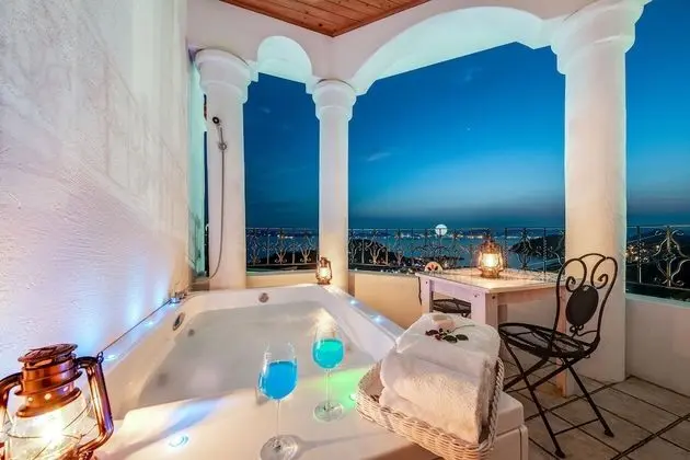 Oda, Jakuzi (Cypress /Spa in winter, contact hotel)