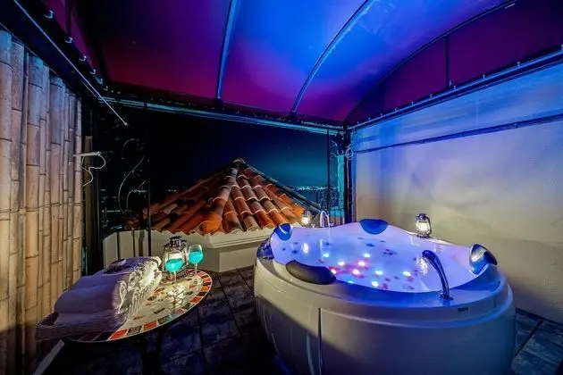 Oda, Jakuzi (Mediterranean/Spa in winter, contact)