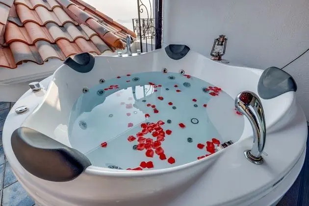 Oda, Jakuzi (Mediterranean/Spa in winter, contact)