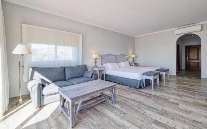 Junior Tek Büyük Yataklı Oda