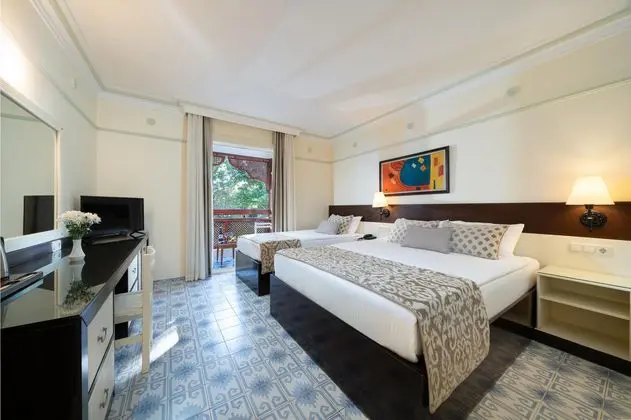 https://images.etstur.com/imgproxy/resize/2560x1440/files/images/hotelImages/etsrooms/79/Ali_Bey_Club___Park_20251001170837_0.jpg