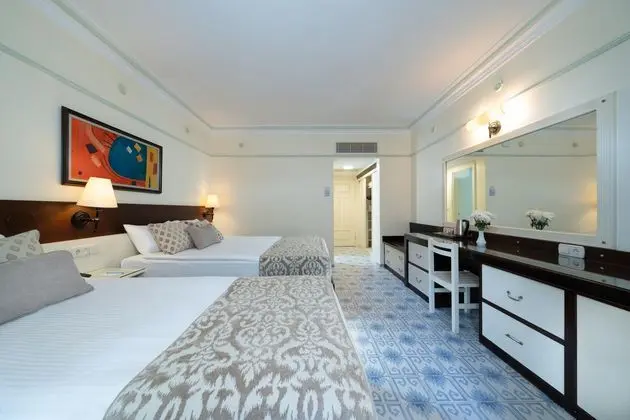 https://images.etstur.com/imgproxy/resize/2560x1440/files/images/hotelImages/etsrooms/79/Ali_Bey_Club___Park_20251001170838_1.jpg