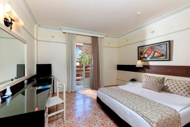 https://images.etstur.com/imgproxy/resize/2560x1440/files/images/hotelImages/etsrooms/79/Ali_Bey_Club___Park_20251001170838_3.jpg