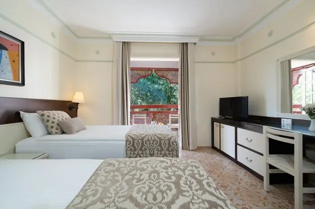 https://images.etstur.com/imgproxy/resize/2560x1440/files/images/hotelImages/etsrooms/79/Ali_Bey_Club___Park_20251001170838_4.jpg