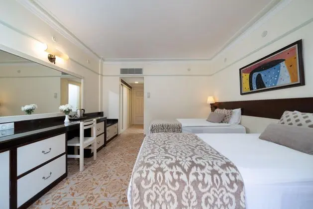 https://images.etstur.com/imgproxy/resize/2560x1440/files/images/hotelImages/etsrooms/79/Ali_Bey_Club___Park_20251001170838_5.jpg