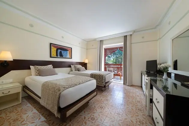 https://images.etstur.com/imgproxy/resize/2560x1440/files/images/hotelImages/etsrooms/79/Ali_Bey_Club___Park_20251001170839_7.jpg