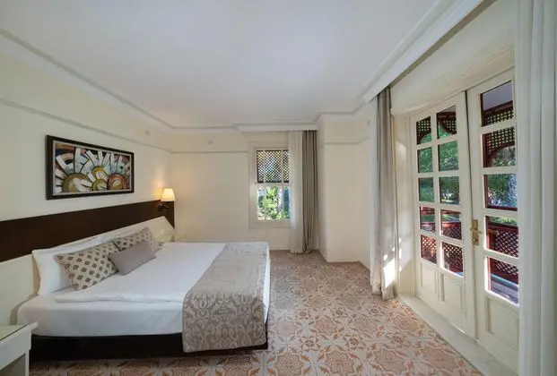 https://images.etstur.com/imgproxy/resize/2560x1440/files/images/hotelImages/etsrooms/79/Ali_Bey_Club___Park_20251001171006_0.jpg