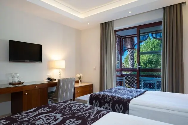 https://images.etstur.com/imgproxy/resize/2560x1440/files/images/hotelImages/etsrooms/79/Ali_Bey_Club___Park_20251001171141_5.jpg
