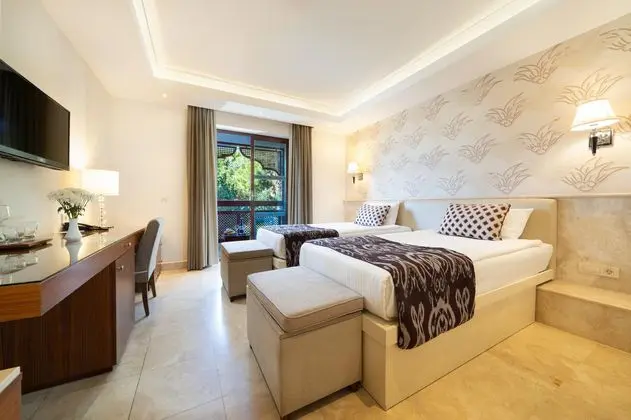 https://images.etstur.com/imgproxy/resize/2560x1440/files/images/hotelImages/etsrooms/79/Ali_Bey_Club___Park_20251001171141_6.jpg
