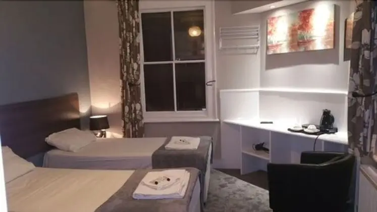 İki Ayrı Yataklı Oda, Özel Banyo