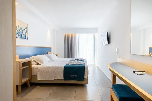 Tek Büyük Yataklı Oda (Side Sea View)