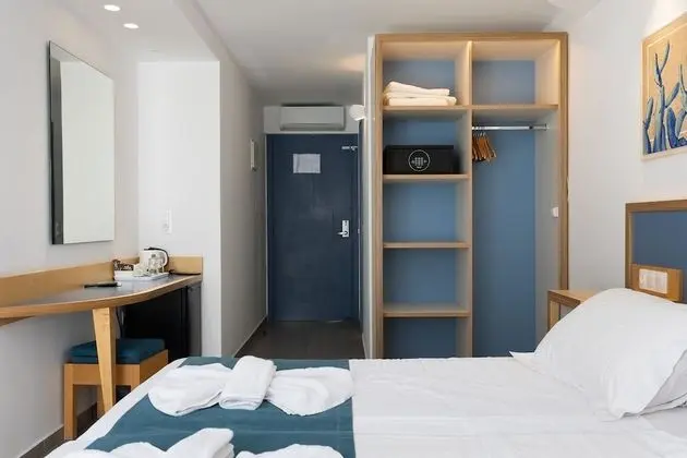Tek Büyük Yataklı Oda (Side Sea View)