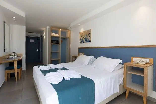 Tek Büyük Yataklı Oda (Side Sea View)