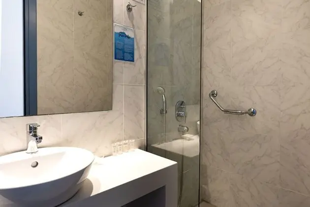 Tek Büyük Yataklı Oda (Side Sea View)