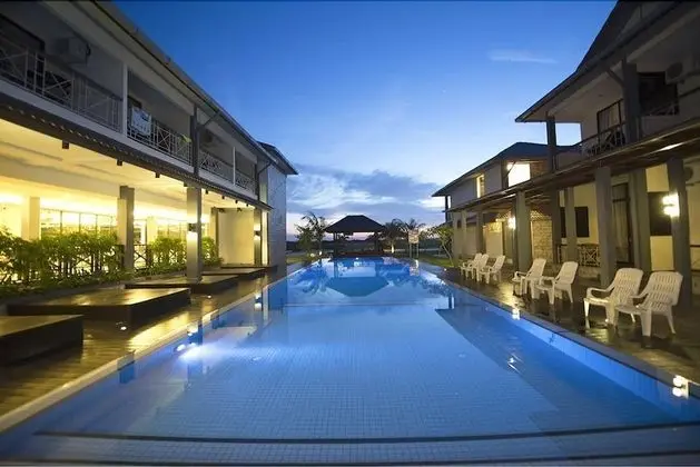 Standard Queen Pool