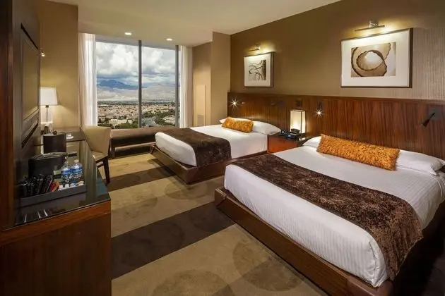 Mountain View, 2 Queens Bed