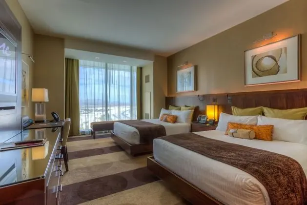 Mountain View, 2 Queens Bed