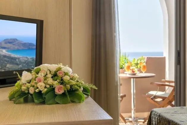 Tek Büyük veya İki Ayrı Yataklı Oda, Deniz Manzaralı