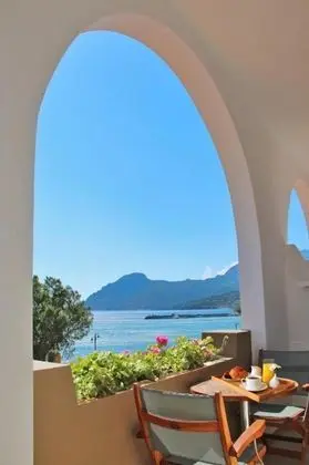 Tek Büyük veya İki Ayrı Yataklı Oda, Deniz Manzaralı