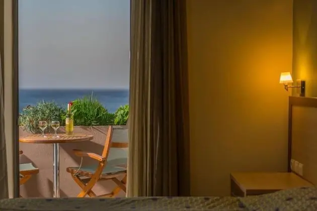 Tek Büyük veya İki Ayrı Yataklı Oda, Deniz Manzaralı