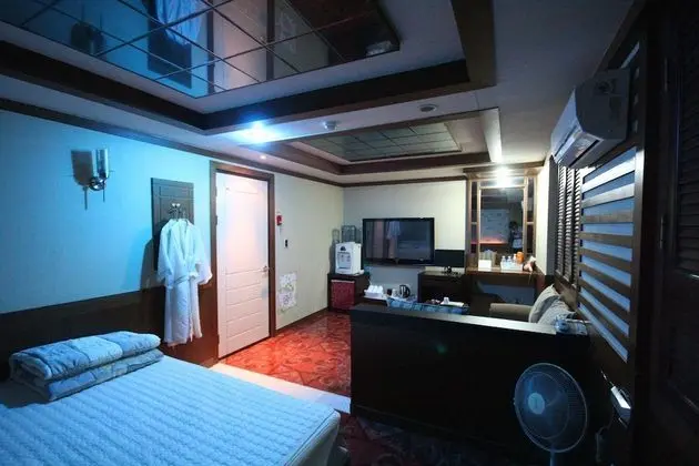 Deluxe Tek Büyük Yataklı Oda (New Building)