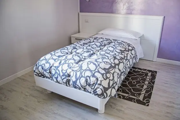Büyük Yataklı Tek Kişilik Oda