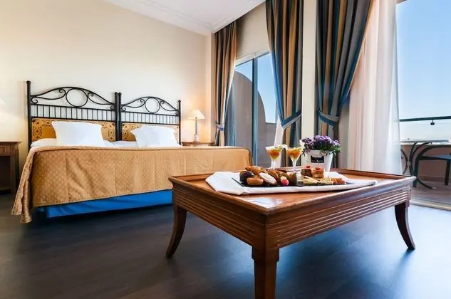 Deluxe Tek Büyük veya İki Ayrı Yataklı Oda, Teras