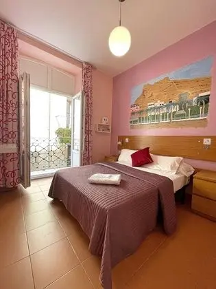 Tek Büyük Yataklı Oda, Ortak Banyo, Şehir Manzaralı