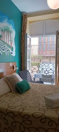 Tek Büyük Yataklı Oda, Ortak Banyo, Şehir Manzaralı