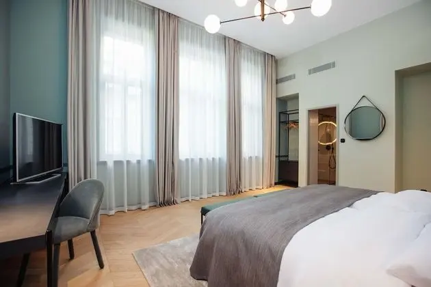 Deluxe Tek Büyük Yataklı Oda
