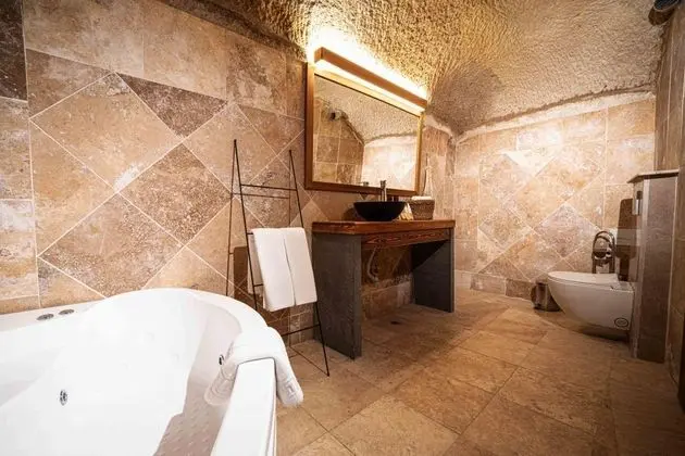 Cave Suite, , Şömineli ve Jakuzili