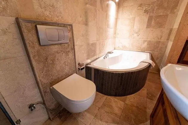 Junior Suite, Vadi Manzaralı, Küvetli veya Jakuzili