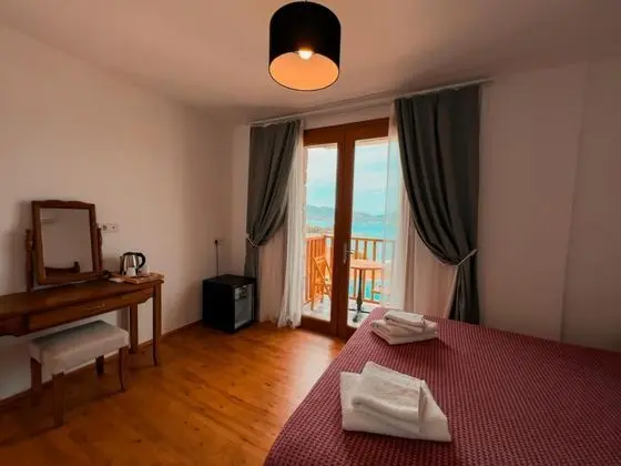 Standart Oda, Deniz ve Dağ Manzaralı, Balkonlu