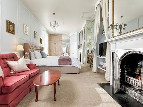 Deluxe "Boudoir" Room with Spa