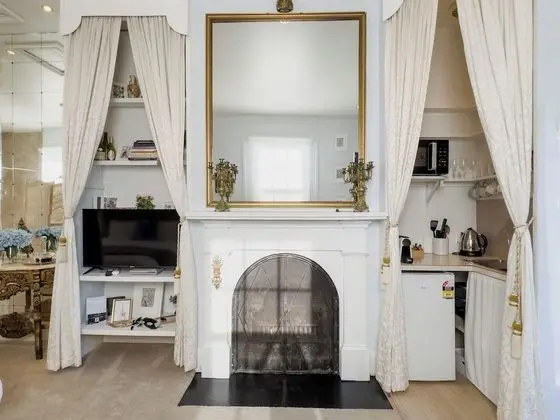 Deluxe "Boudoir" Room with Spa