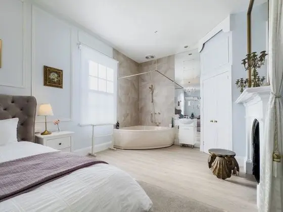 Deluxe "Boudoir" Room with Spa
