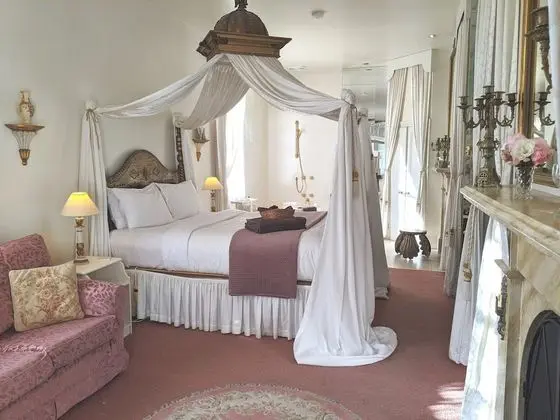 Deluxe "Boudoir" Room with Spa