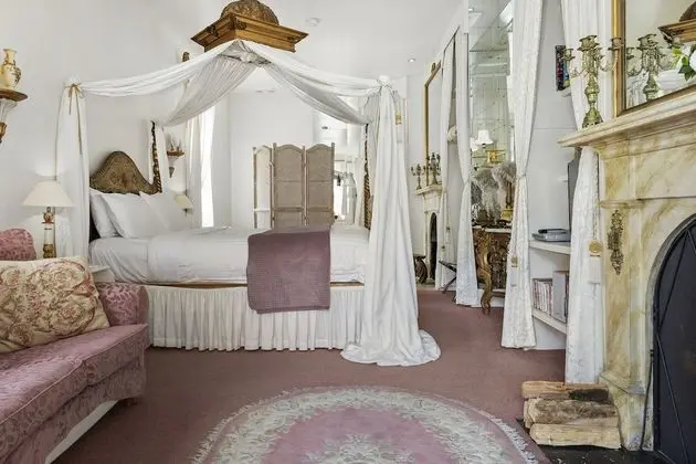 Deluxe "Boudoir" Room with Spa