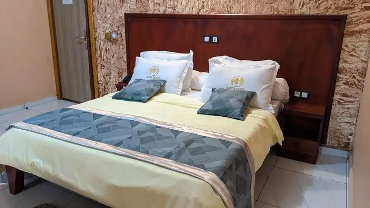 Luxury Tek Büyük Yataklı Oda
