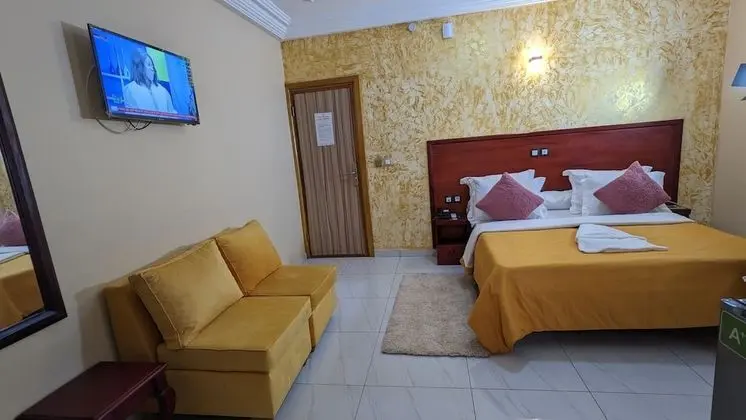 Luxury Tek Büyük Yataklı Oda