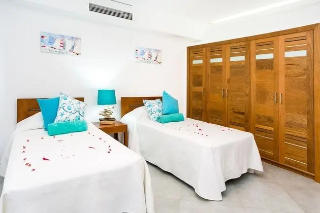 Apartment 4 Bedroom Pool View - Breakfast Included in first 7 nights